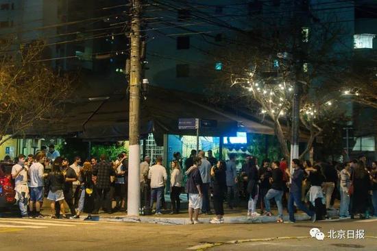疫情间圣保罗市酒吧聚集街区年轻人的夜生活 图源：巴西媒体G1