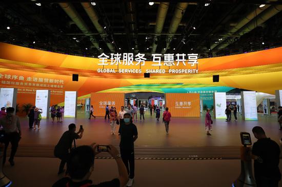 北京日报|服贸会首日进场客流95384人次，举办会议论坛39场