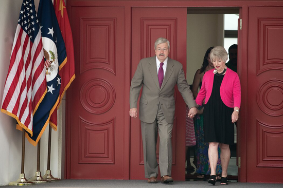 2017年，美国驻华大使特里·布兰斯塔德和夫人克莉斯汀在北京官邸