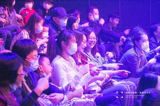 111亿元！1474万人次！