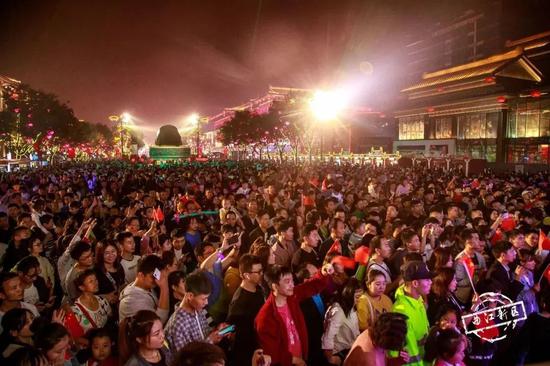 111亿元！1474万人次！