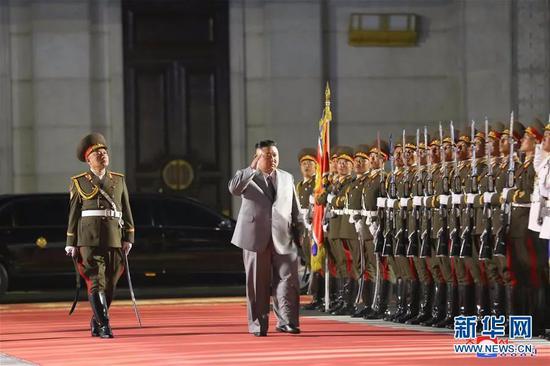 10月10日,金正恩出席阅兵式并发表讲话。图:新华社