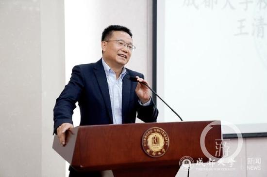 成都大学党委书记毛洪涛发朋友圈后疑失联，校方和警方正在调查