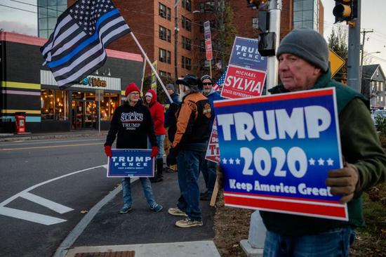  特朗普的支持者聚集在新泽西州的拉科尼亚