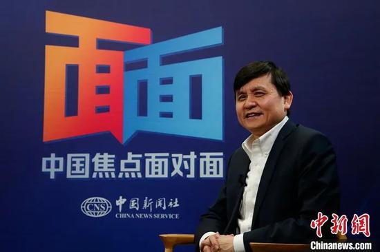 中新网|今冬如何“跑”赢新冠病毒？张文宏给出权威解答