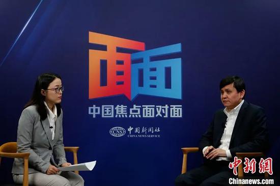 中新网|今冬如何“跑”赢新冠病毒？张文宏给出权威解答