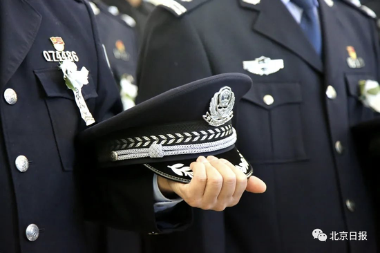 北京日报|辅警被凶犯持刀刺伤25天后，还是走了……年仅23岁