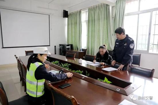 救护车鸣笛12次未让行，她竟这样解释