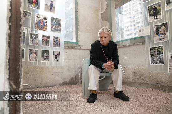 上海街头，秦霄和他的“老年时装俱乐部”