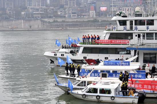 2020年12月31日，执法船队在重庆江北嘴执法船舶码头整装待发。