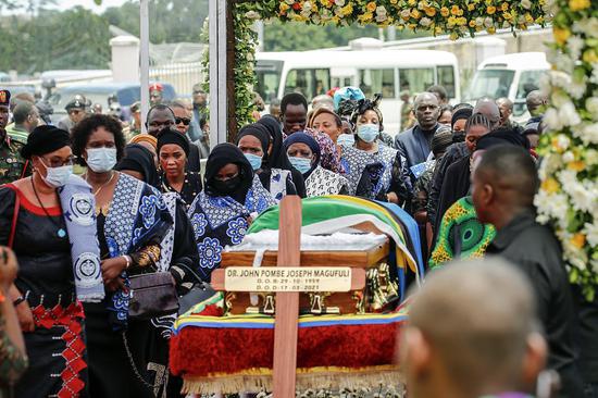 外媒:坦桑尼亚前总统悼念活动上发生踩踏 已致45人死亡