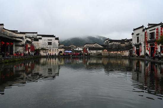 雨后的安徽省黄山市黟县宏村 韩旭 摄