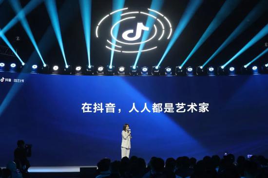 3 月 17 日，2021 抖音艺术创作作者大会上，北京字节跳动 CEO 张楠致辞（图片来源 ：视觉中国）