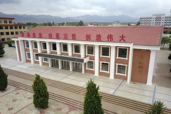 这是甘肃省张掖市山丹培黎学校中新友好厅(2019年8月21日摄,无人机照片)。新华社记者 范培珅 摄