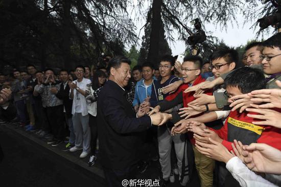  2016年4月26日，习近平总书记来到中国科技大学考察。新华社记者 李学仁 摄