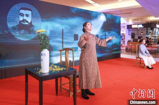 7日，北京市实体书店“庆祝中国共产党成立100周年”主题文化活动在北京图书大厦启动。　中新社记者 贾天勇 摄