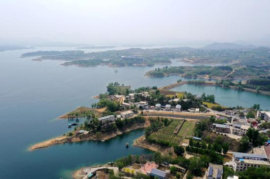 这是4月26日拍摄的西柏坡村(无人机照片)。新华社记者朱旭东摄
