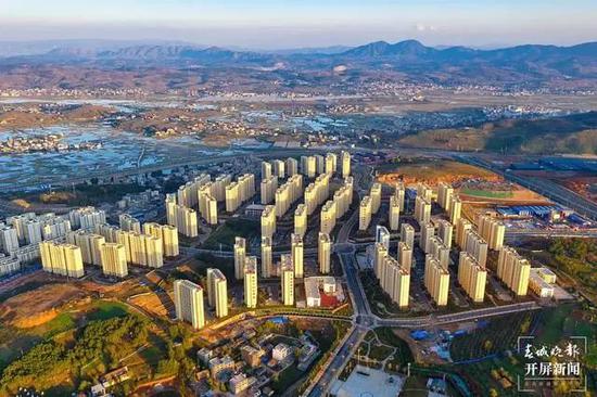 最新北迁象群继续在昆明晋宁区夕阳乡活动离群独象距象群10公里