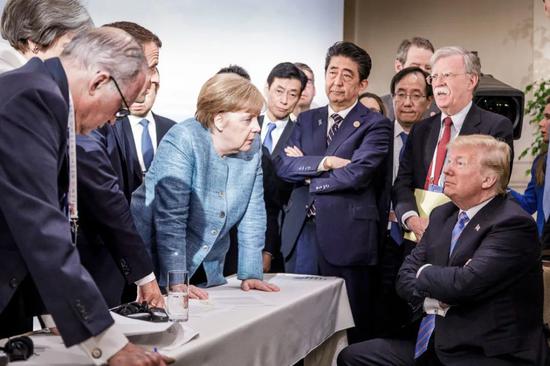  这可能是默克尔最后一次出席G7，“六大门派围攻光明顶”的画面历历在目、成为经典。来源：POLITICO
