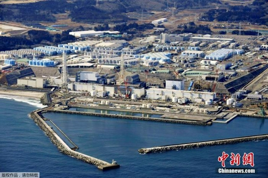 4月13日，日本政府正式决定，福岛第一核电站核污水经过滤并稀释后将排入大海。图为2月13日的日本福岛第一核电站。
