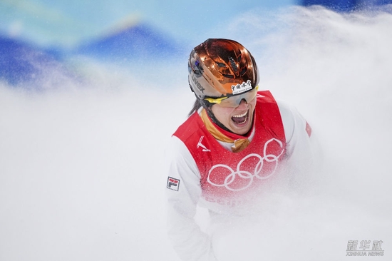 2月14日，北京2022年冬奥会自由式滑雪女子空中技巧决赛在张家口云顶滑雪公园举行，中国队选手徐梦桃夺得冠军。