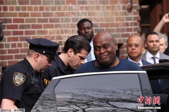 当地时间4月13日，美国纽约布鲁克林地铁站枪击案的嫌疑人弗兰克·詹姆斯已被逮捕。