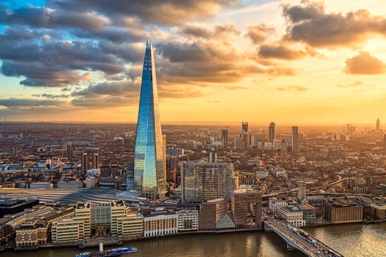  ·卡塔尔投资局在伦敦持有的“碎片大厦”（图中玻璃尖顶建筑物）。