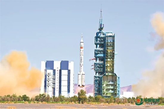 神舟飞船发射升空。汪江波摄