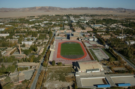 鸟瞰酒泉卫星发射中心（2003年10月13日摄）。 新华社发（秦宪安 摄）