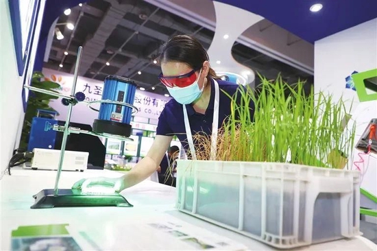  △近日，以“中国种业振兴 南繁硅谷崛起”为主题的2022中国种子大会暨南繁硅谷论坛在三亚举行。