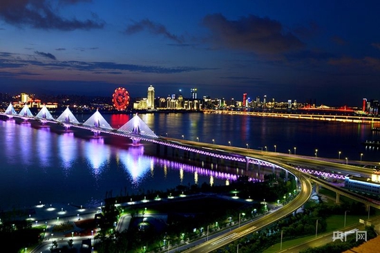  南昌一江兩岸夜景（央廣網(wǎng)記者 胡斐 攝）