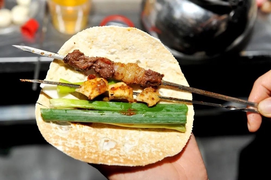 淄博烧烤（图源：新华社）