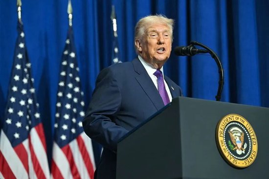 特朗普开了前所未有的一个会