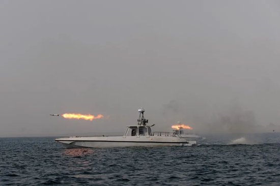 中东突发！科威特：遭伊朗武装渗透，多名伊武装人员从海上潜入与科军交火，4人被抓后招供！伊朗：系巡逻船“导航故障”，要求立即放人