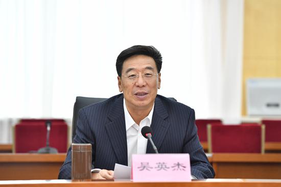 西藏自治区党委书记吴英杰出席座谈会并讲话.浙江在线记者 梁臻 摄