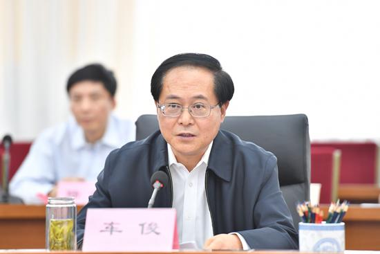 浙江省委书记车俊出席座谈会并讲话.浙江在线记者 梁臻 摄
