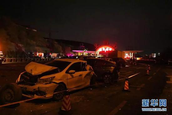 ▲交通事故现场的损毁车辆（11月3日摄） 图据新华网