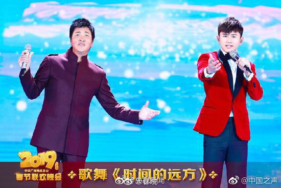 孙楠春晚:孙楠张杰春晚《时间的远方》引共鸣 网友:想家了