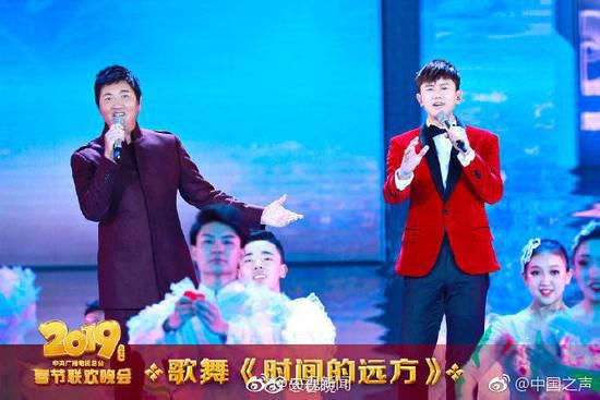 孙楠春晚:孙楠张杰春晚《时间的远方》引共鸣 网友:想家了