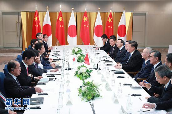 6月27日，国家主席习近平在大阪会见日本首相安倍晋三。 新华社记者 庞兴雷 摄