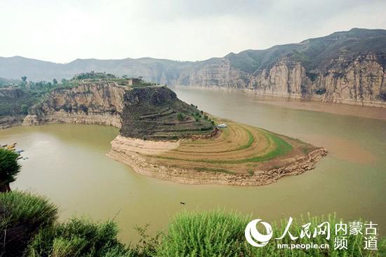 俯瞰内蒙古清水河老牛湾。陈立庚 摄