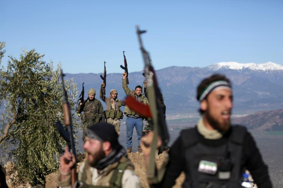  土耳其支持的叙利亚武装人员。（图源：路透社）