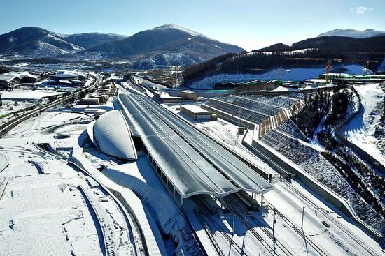 △2021年1月4日，河北张家口，雪后的崇礼区太子城高铁站。