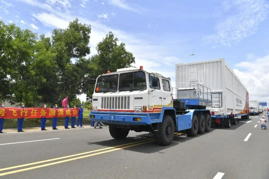  长征七号遥四运载火箭运抵文昌航天发射场（图据中国载人航天微信公众号）