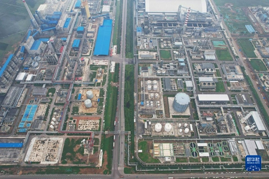 宁阳化工产业园区一角（9月2日摄，无人机照片）。新华社记者 刘诗平 摄