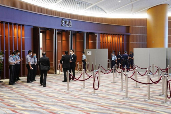 9月19日拍摄的投票前的香港会展中心投票站。新华社记者 王申 摄