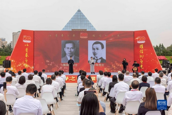 5月31日，在上海市龙华烈士纪念馆，电视剧《觉醒年代》演员在现场分享革命烈士陈延年、陈乔年的英雄事迹。新华社记者 王翔 摄