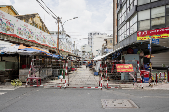 当地时间2021年8月5日,越南胡志明市,新冠疫情下的胡志明市街头行人寥寥(图源:视觉中国)