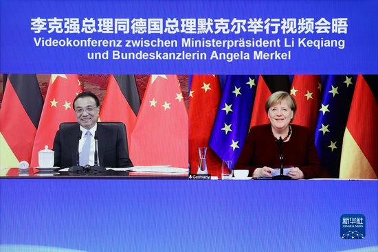 10月18日，国务院总理李克强在北京中南海紫光阁同德国总理默克尔举行视频会晤。 新华社记者 刘彬 摄