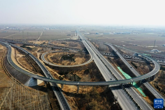 这是津石高速公路石家庄段与新元高速公路互通立交桥（2月22日摄）。新华社记者 杨世尧 摄